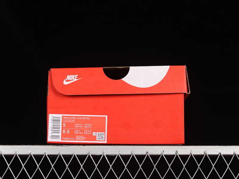 All Categories Nk SB Dunk Series Nk SB Dunk Low Low-top Sneakers F Version Nk Dunk Low "Reverse Panda" White and Black Reverse Panda SB Smashing Backboard Fashion Casual Sneakers FD9064-011